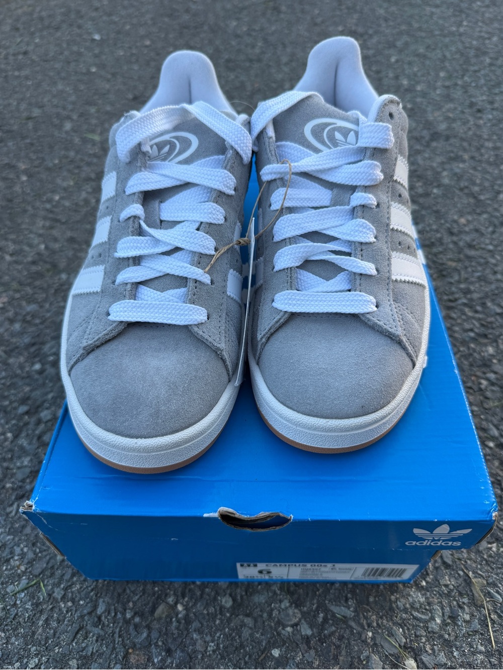 adidas campus 00s J - Suede Low-Top Sneakers in Gray and White